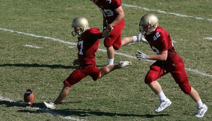 开云app更新-埃弗顿边中结合创造破门良机