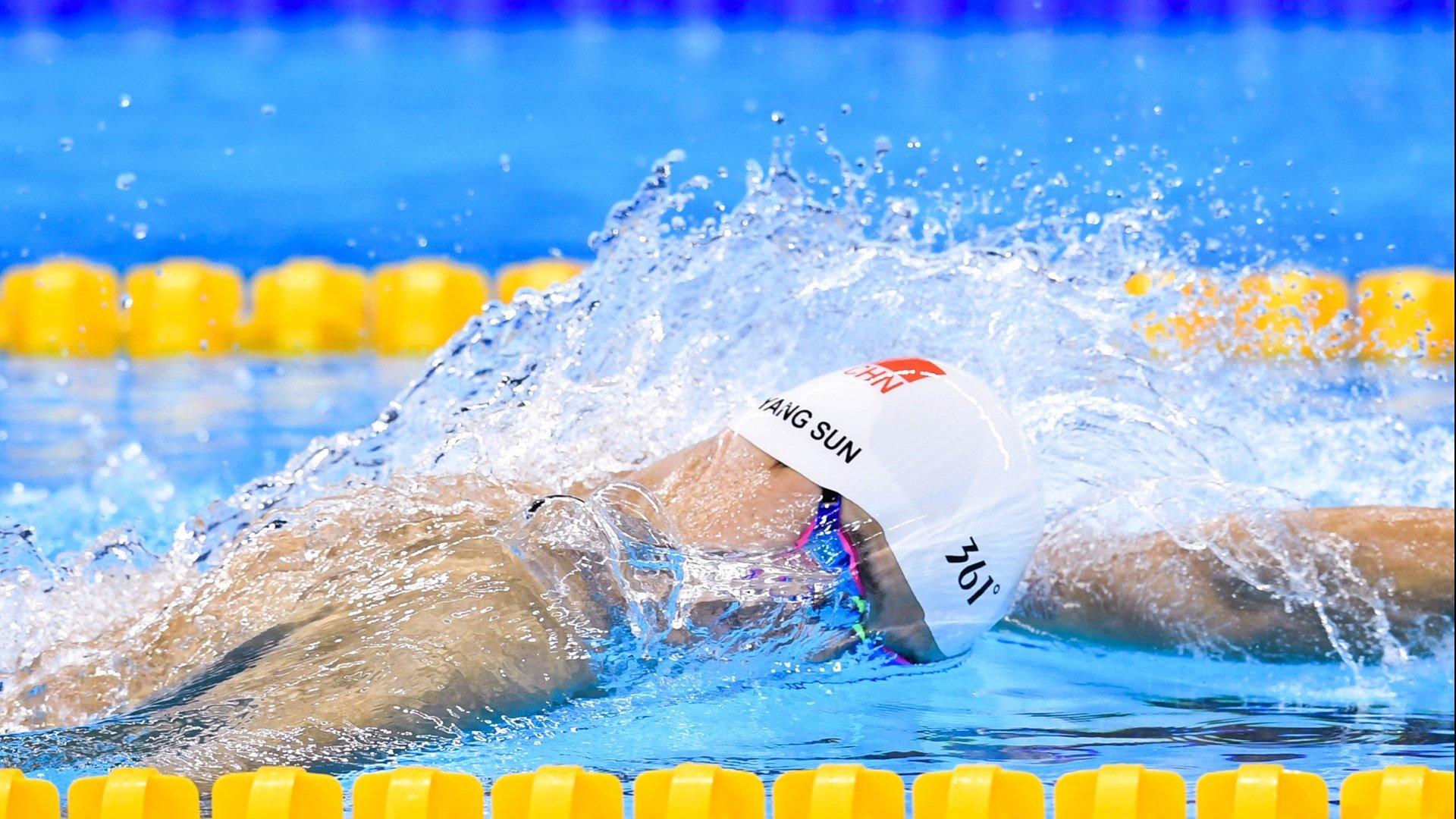 “武术对决：2025世界运动会高新体育中心武者斗志昂扬”